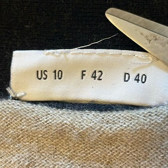 Akris Punto V-neck Sleeveless Sweater - Picture 3 of 5